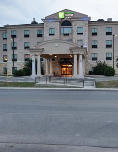 Holiday Inn Express & Suites Del Rio